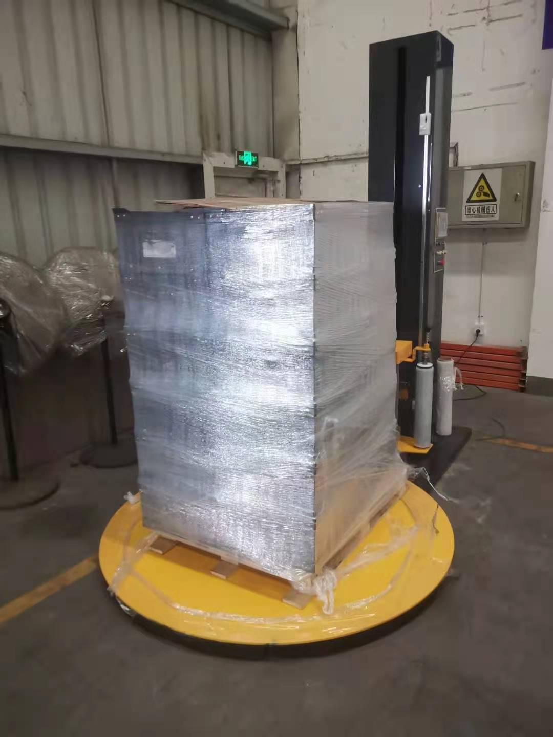 薄膜缠绕包装机代替人工缠绕包装